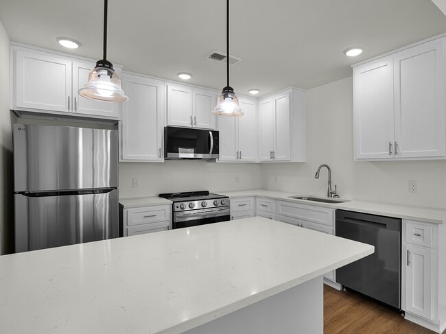 Photo - 307 W King St