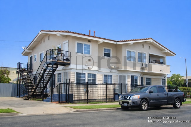 Building Photo - 1425 3rd Ave