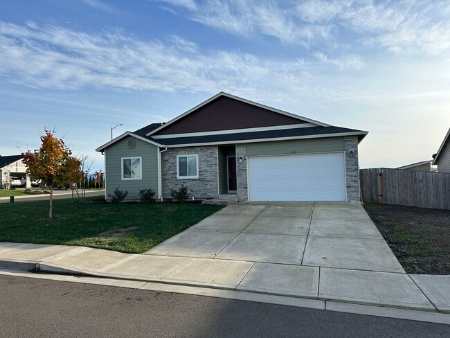 591 / 818 Duplex - 591 / 818 Duplex Apartment Unit 818