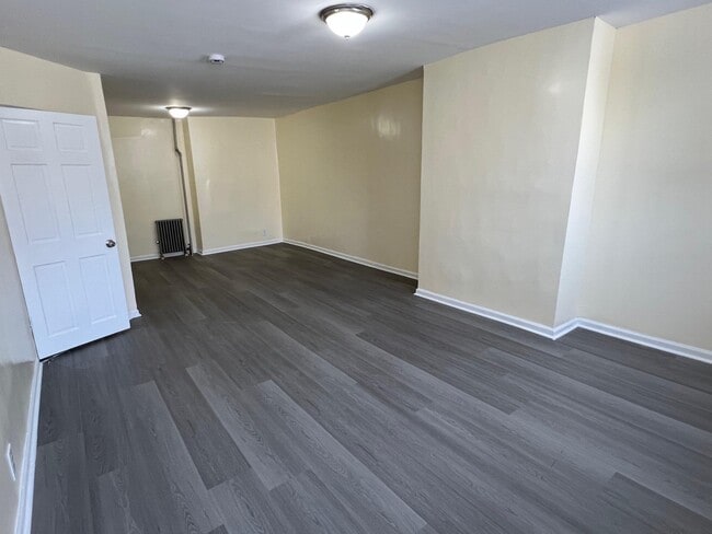 Photo - 114-07 Jamaica Ave