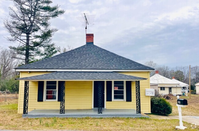 Building Photo - 390 Farley St Rental