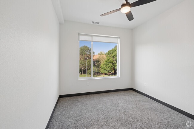 2BR, 1BA - 1,020SF - Bedroom