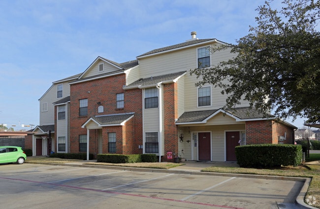Primary Photo - Forest Park Apartments
