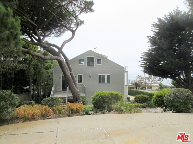 Photo - 7012 Birdview Ave