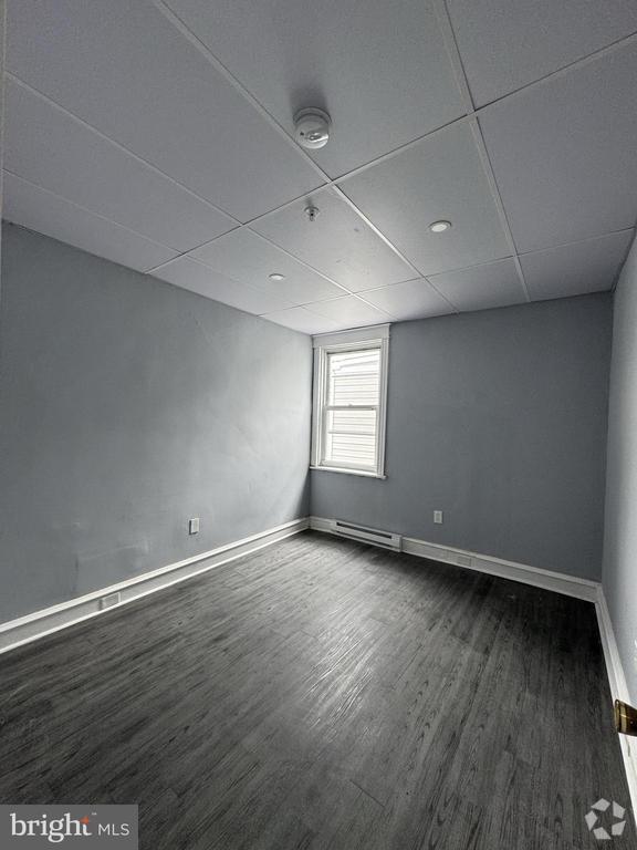 Building Photo - 15 S Church Ln Unit 2B Rental