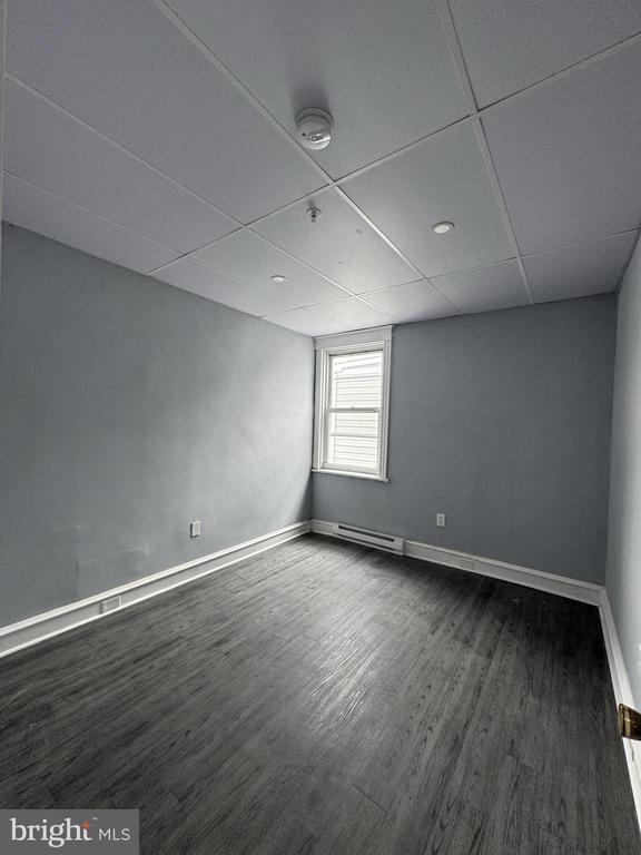 Building Photo - 15 S Church Ln Unit 2B Rental