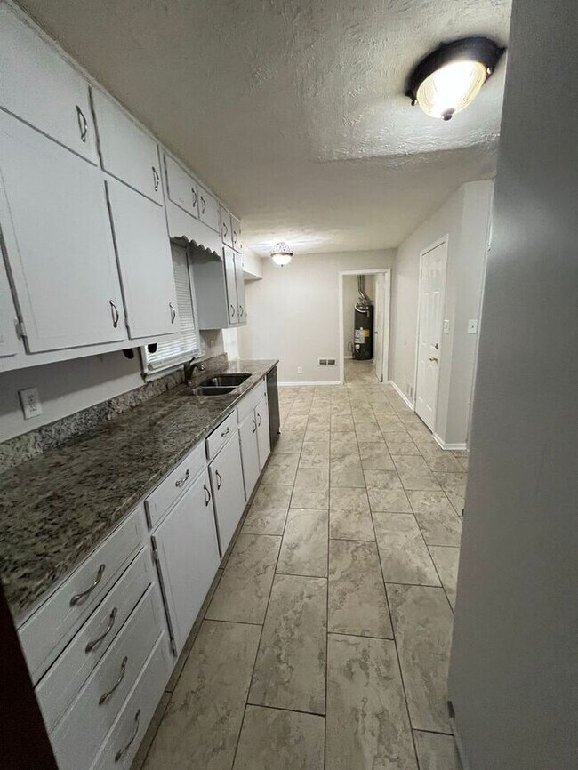 Photo - READY NOW!!!! 3 bed 2 bath!