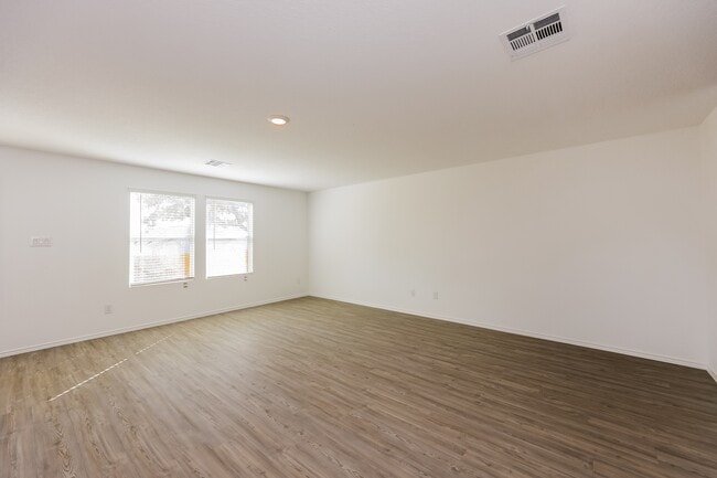 Photo - 14722 Saw Ml