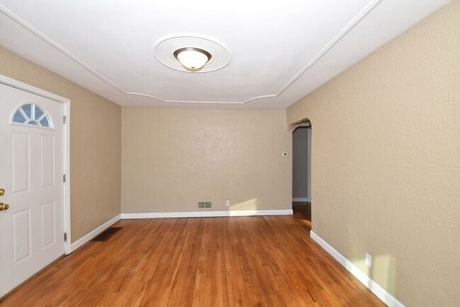 Photo - Mishawaka Northside 3 bedroom 1 1/2 story home with 2 bathrooms