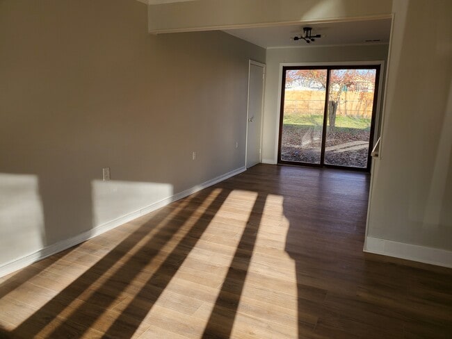 Photo - 411 Sussex Dr