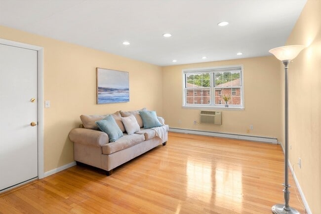 Photo - 12 Colonial Village Dr Unit 12