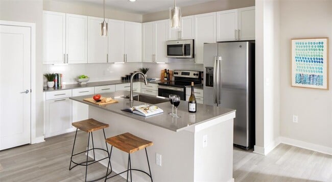 Photo - Luna at Lake Shadow