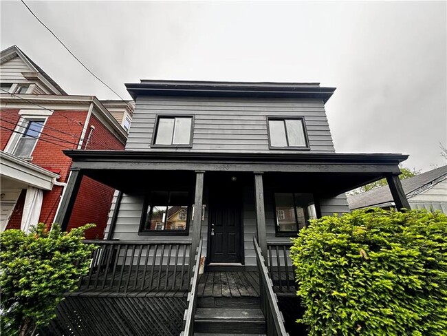 Photo - 1410 Fallowfield Ave