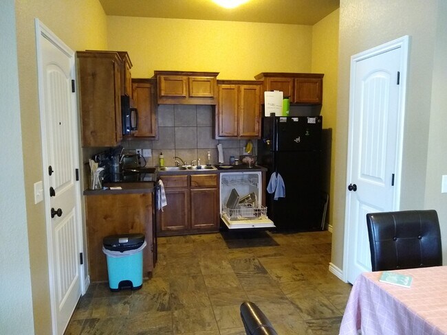 Photo - 304 Sladecek Dr