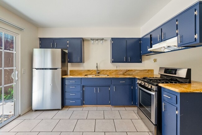 Building Photo - 350 Pismo St Unit C