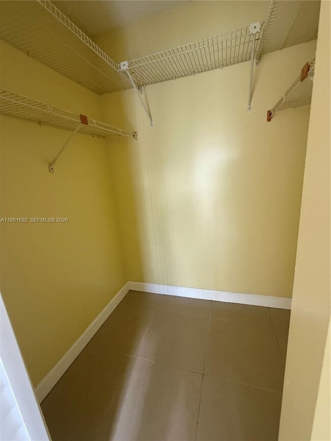 Photo - 8740 N Sherman Cir Unit 402