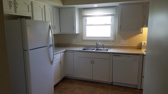 Photo - 543 E School St