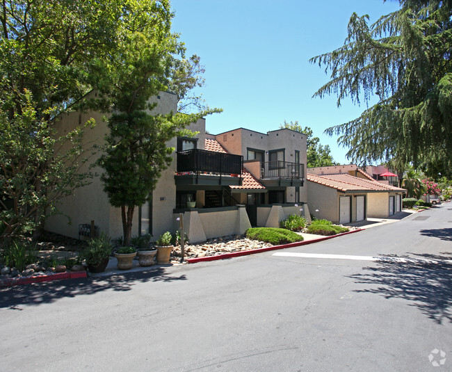 Las Palmas Condominiums - Las Palmas Condominiums