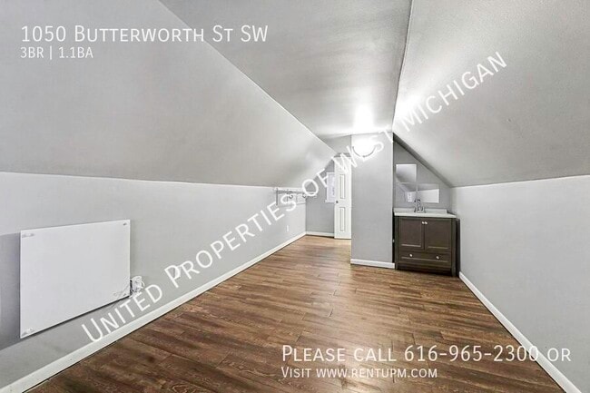 Photo - 1050 Butterworth St SW