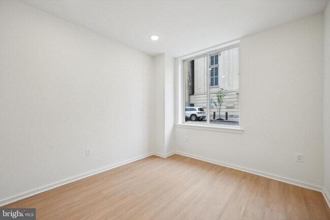 Photo - 225 N 12th St