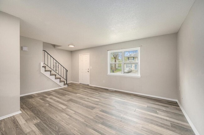 Photo - 221 N Oak Dr