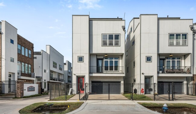 Building Photo - 6106 Clarkson Ln