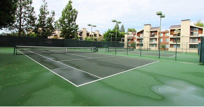 Photo - 5510 Owensmouth Ave Unidad 320