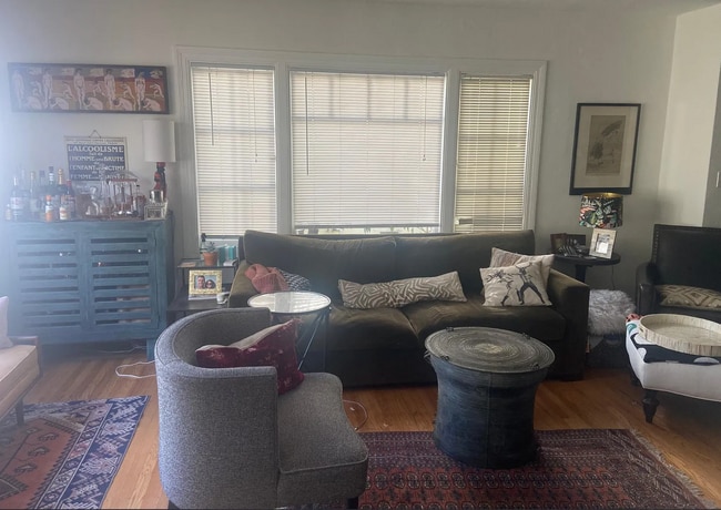 Photo - Beautiful Spanish townhouse with parking and in unit laundry!