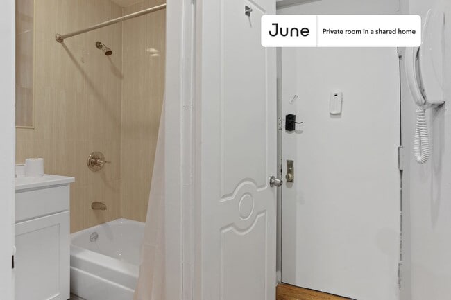 Room in Shared 3 bed/1 bath home in Upper West Side
