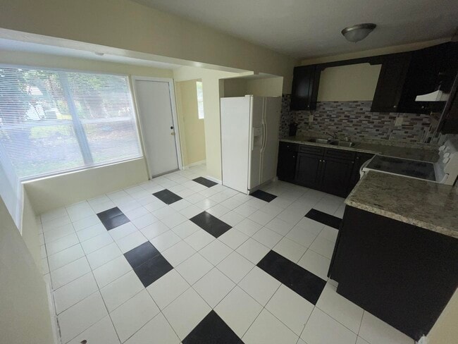 Photo - 5320 Harriet Pl
