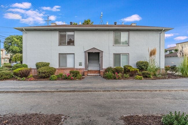 Building Photo - 1572 Buena Vista Ave Unit 1572 Buena Vista Ave #1 LU Rental