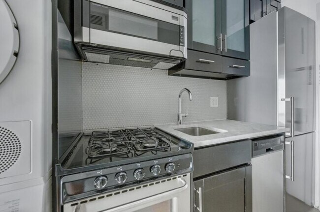 Building Photo - 3 bedroom in New York NY 10003 Unit 4F Rental