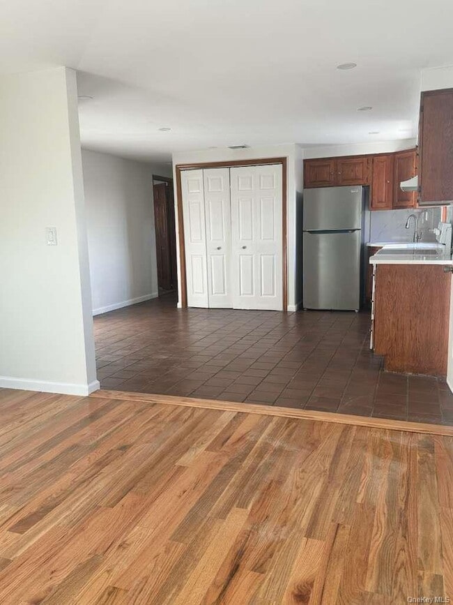 Building Photo - 81 10th Ave