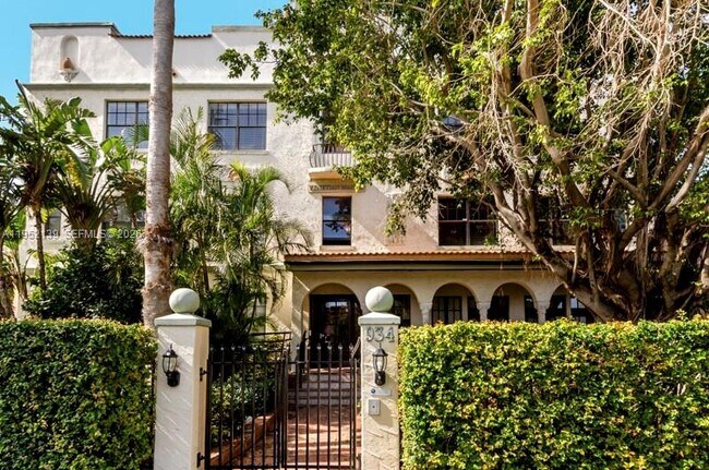 Building Photo - 934 Michigan Ave Unit 301