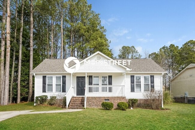 Building Photo - 3 Bedroom Pet-Friendly Home in Zebulon, NC with Main Street Renewal