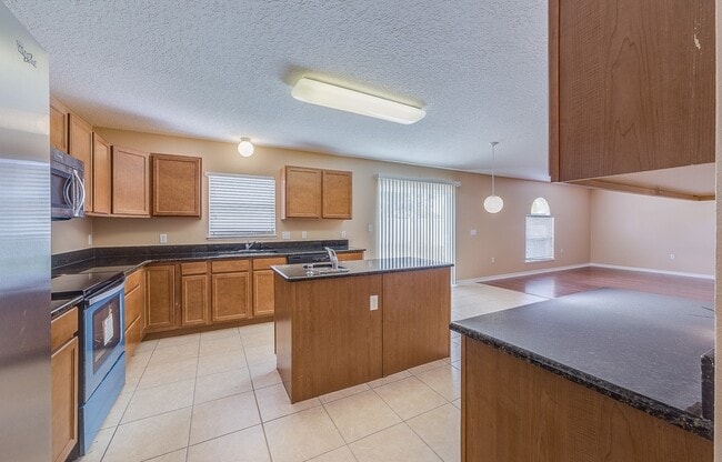 Photo - 4720 Salamander St