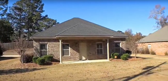Building Photo - 611 N Donahue Dr Rental