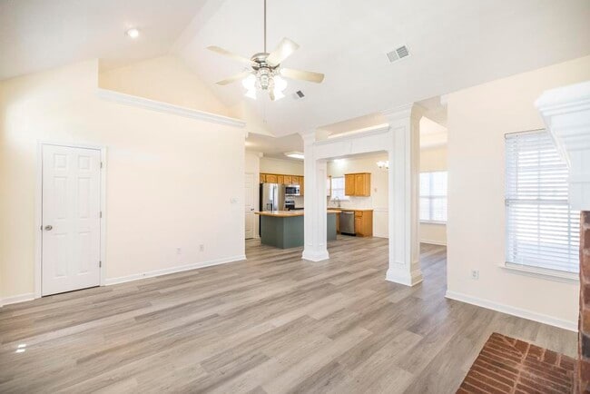 Photo - 807 Loudon Hill Dr