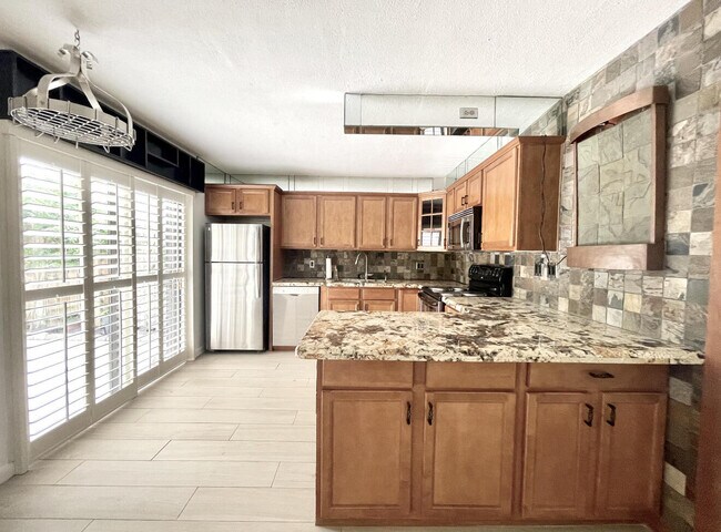 Photo - 65 Lake Arbor Dr