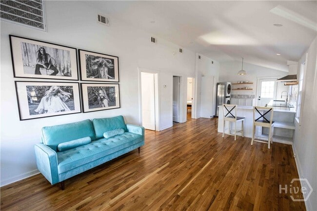 Photo - 731 E 34th St