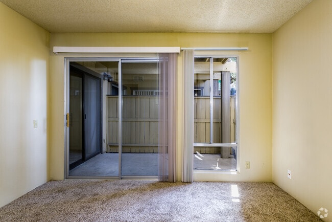 2BR, 2BA - 980SF P