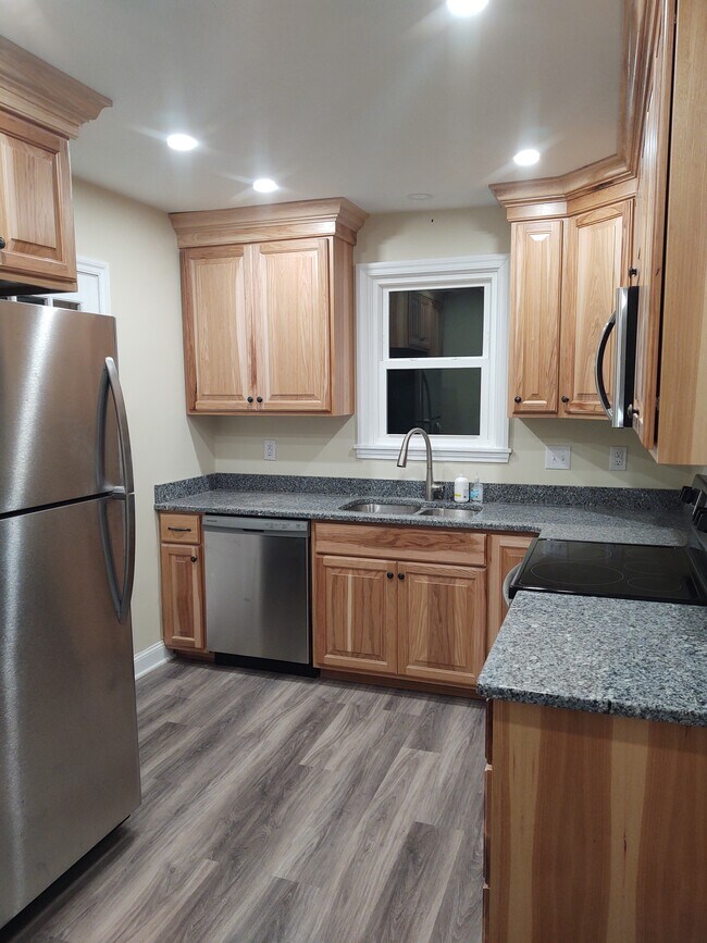 939 W Beaver Ave