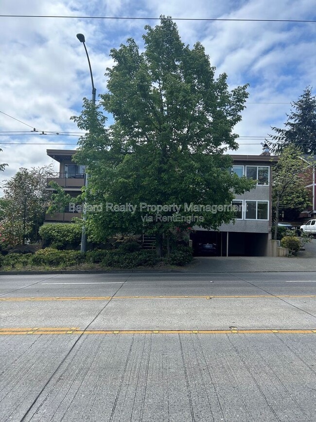 Building Photo - 4517 Evanston Ave N