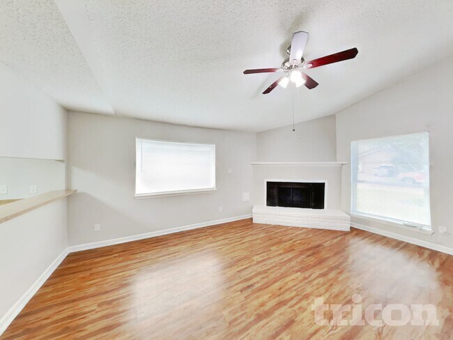 Photo - 623 Walston Ln