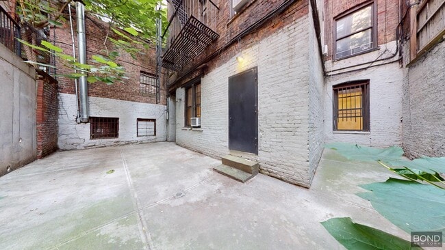 Building Photo - 237 E 5th St Unit 1b Rental