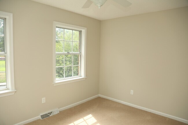 Photo - 396 Wynridge Ln