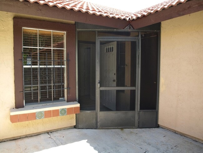 1527 Waldorf Cir NE