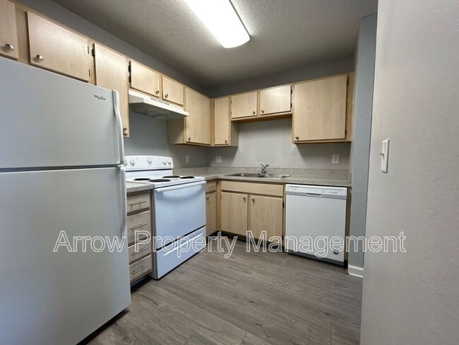 Building Photo - 1116 S 2nd St Unit 207