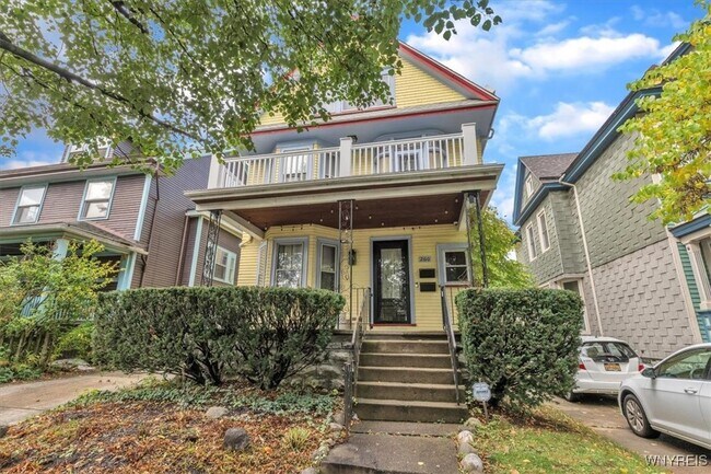 Photo - 260 Baynes St