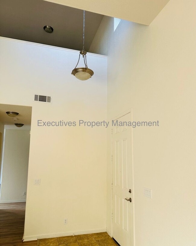 182 Oleander Dr